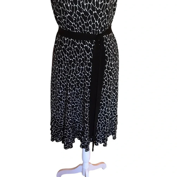Black & White Polka Dot Midi Sleeveless Dress Barn Dress size 16 - Picture 6 of 10